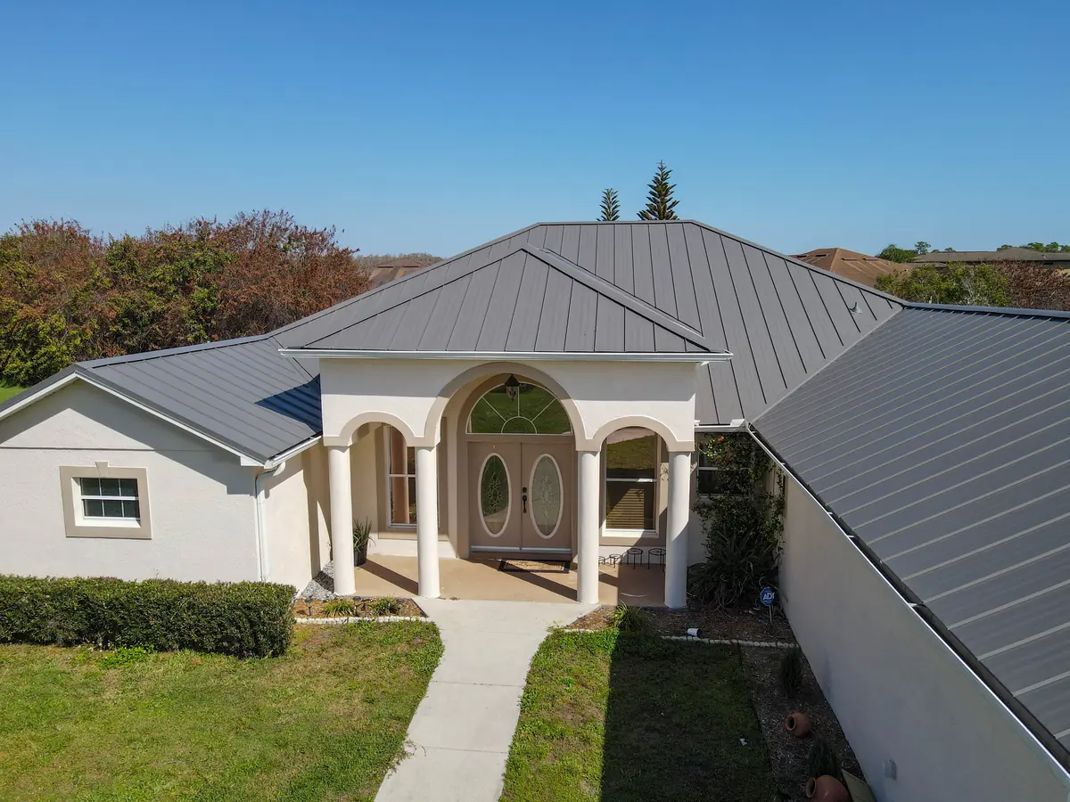 Grey standing seam metal roof on a Kissimmee, Florida home